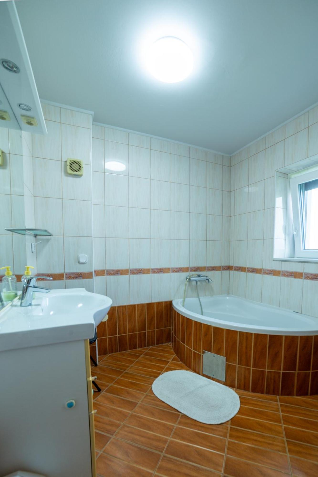 Apartments Silva Ljutomer Εξωτερικό φωτογραφία